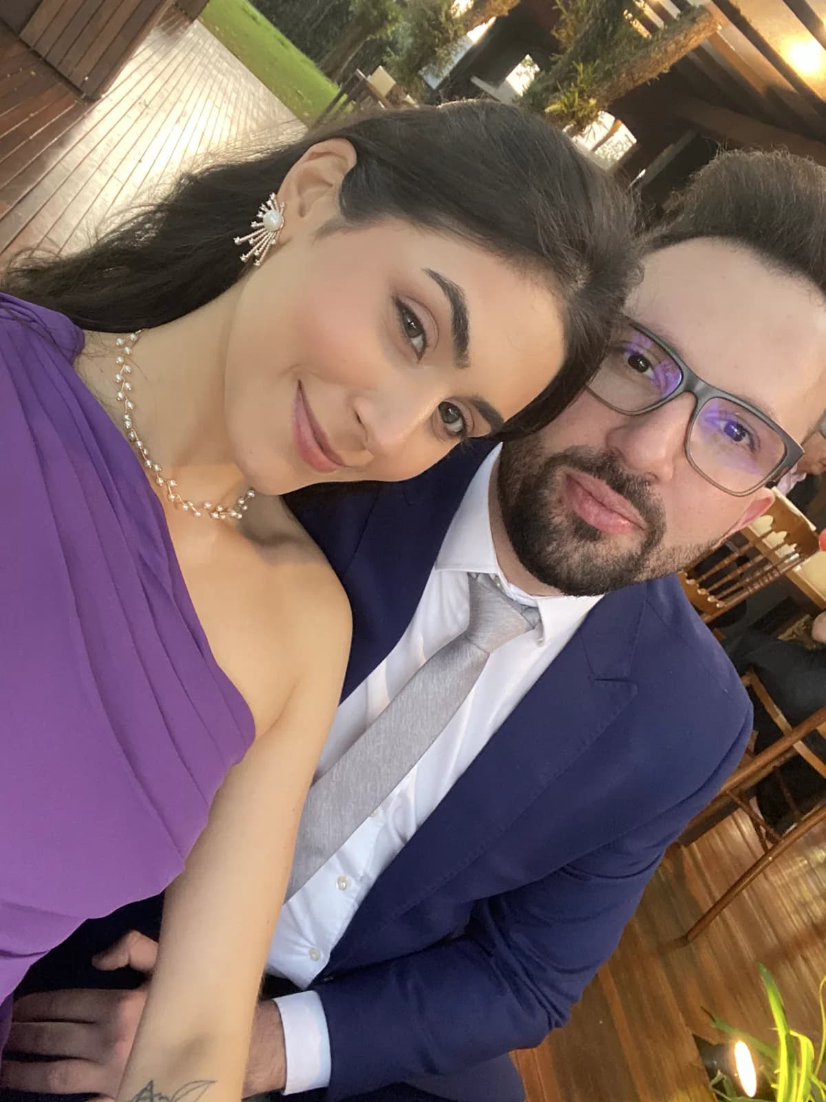 Isabelle e Eduardo juntos em uma celebração